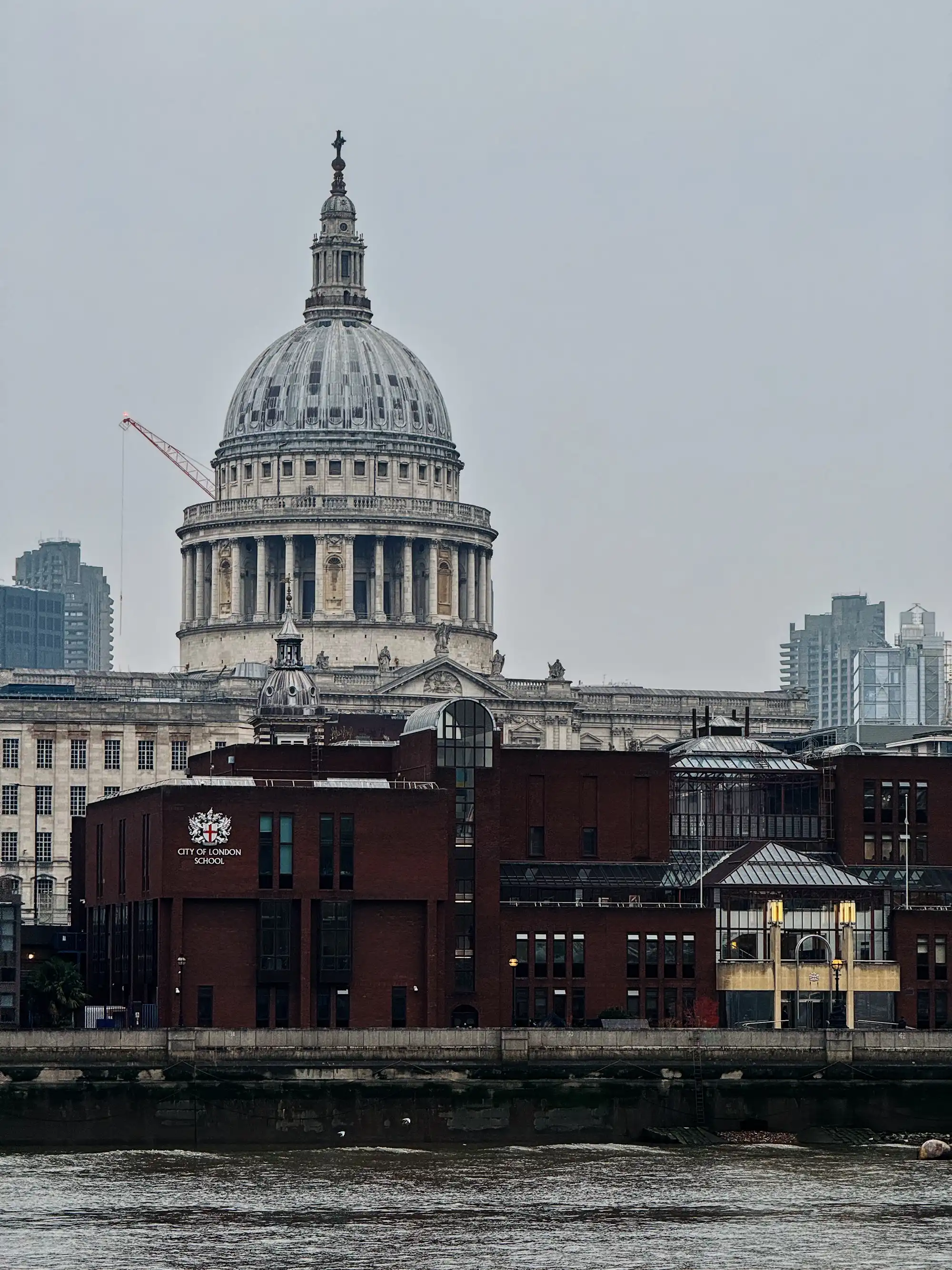 alt: A photo of St. Paul's Cathedral on the other shore of the Thames 