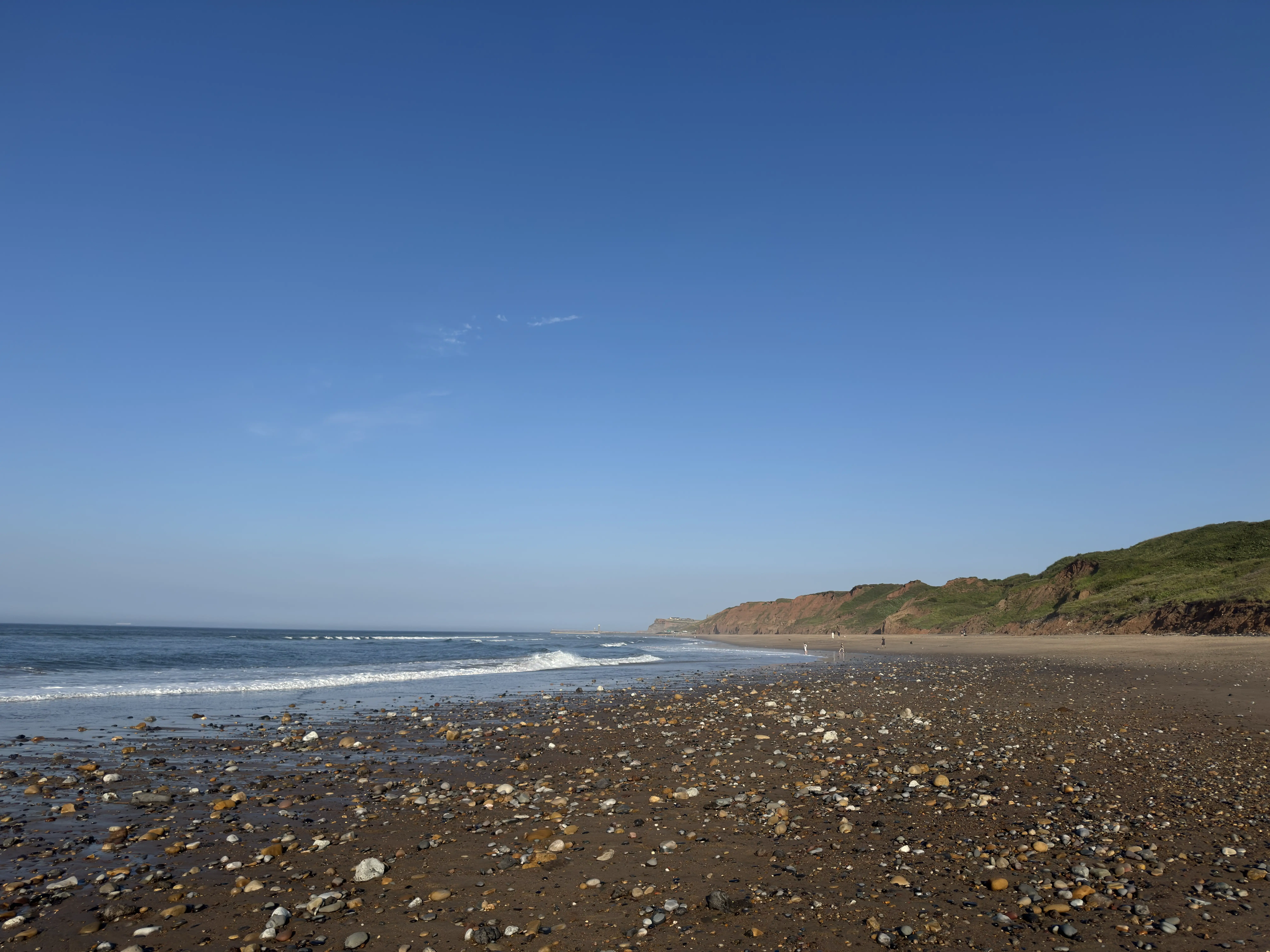 alt: The Yorkshire Coast at Sandsend when the tide is out looking south along the beach